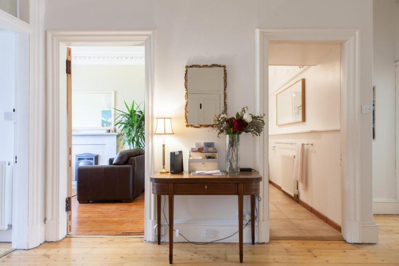 Amazing 4 Bedroom Just Off The Meadows Appartement